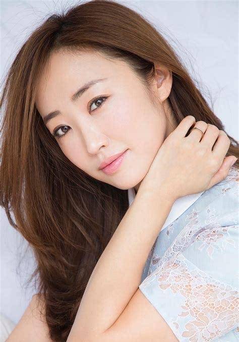 化妆品46岁日本美容研究家神崎惠出书，传授自己的冻龄经验