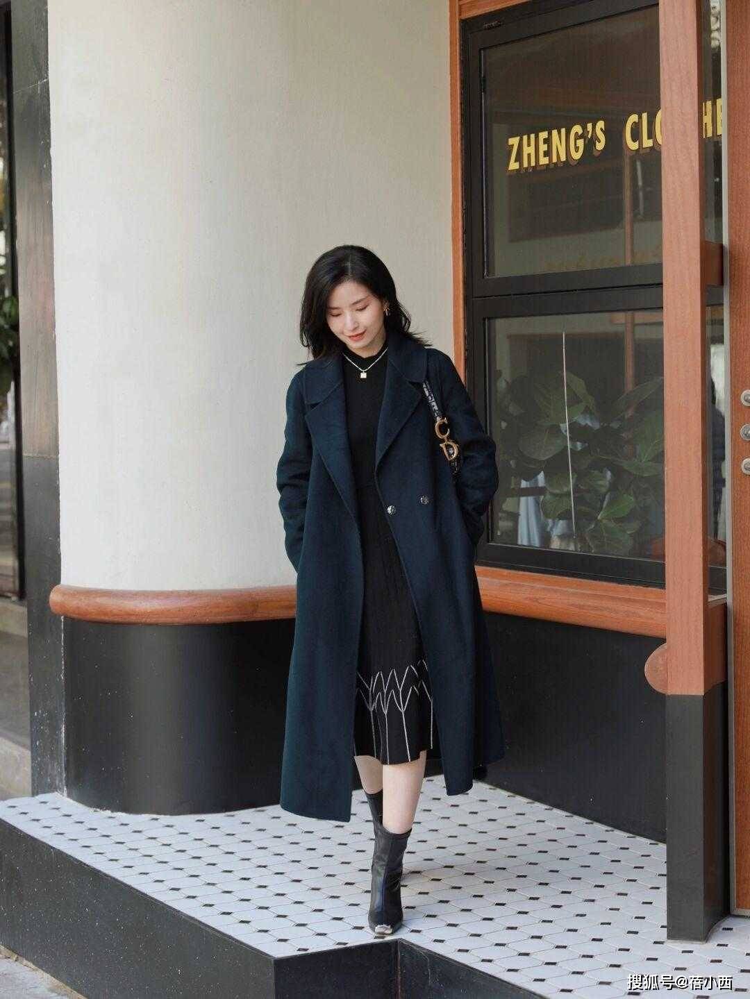 颜色 今年流行“翻领大衣”，比西装保暖比羽绒服显瘦，出街赚足回头率