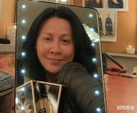 因为女明星素颜好真实，有些人几乎认不出？不画眉毛的刘嘉玲太憔悴