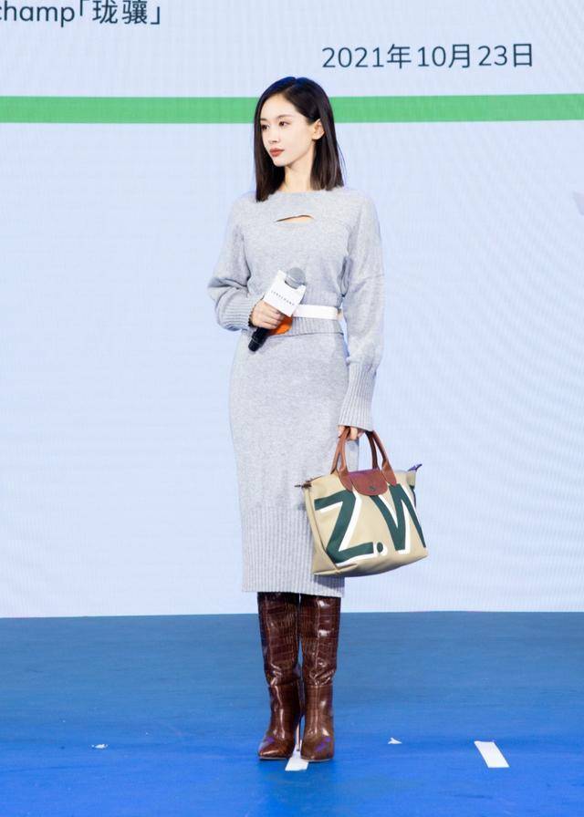 显高 王子文：小个子也能穿长裙？针织长裙配长靴显高，优雅又魅力！