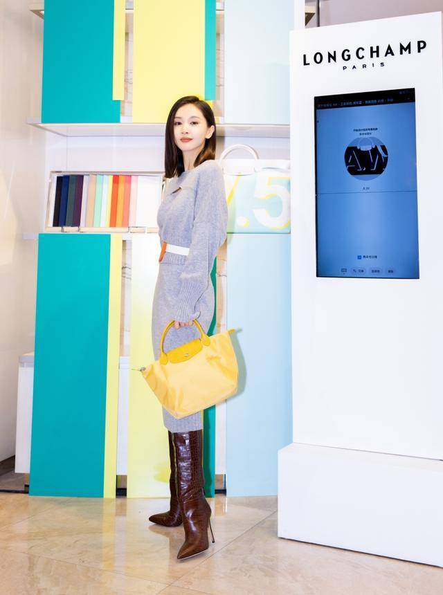 显高 王子文：小个子也能穿长裙？针织长裙配长靴显高，优雅又魅力！