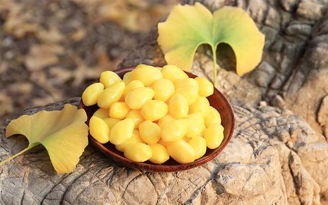 周女士|近期，很多人由于此“果”中毒！街头有很多，真心不能随意吃