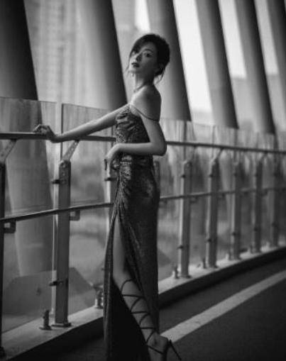 设计 万茜的身材太让人羡慕了,平时怎么吃都不胖,穿啥衣服都有范