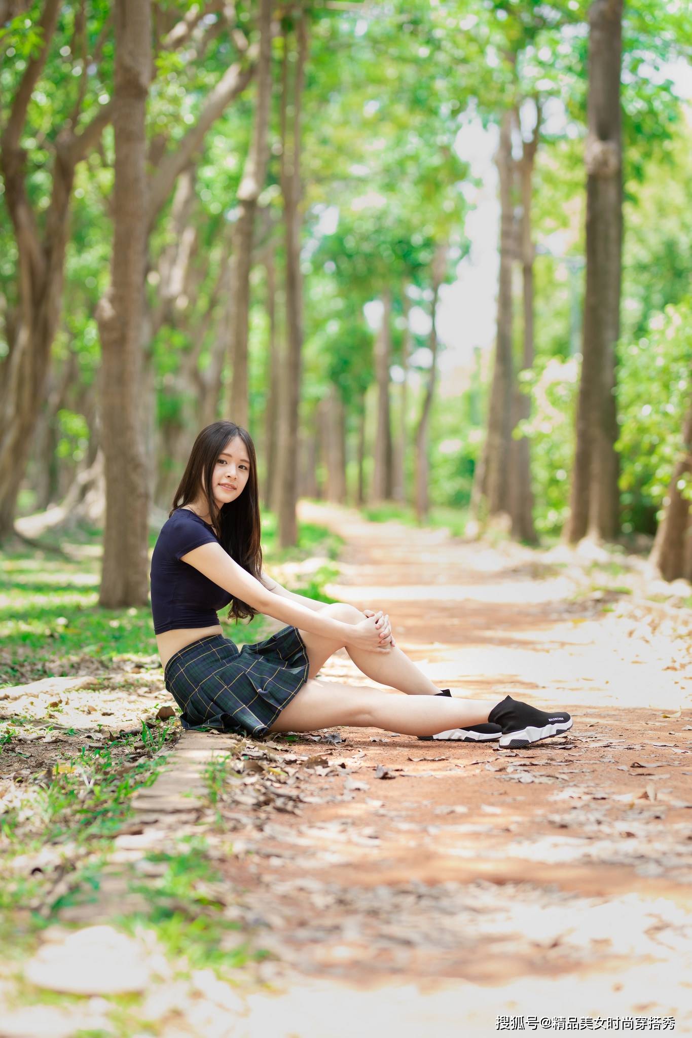 藏蓝色 格子系列的百褶裙，不一样的百褶裙穿搭