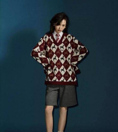 中性 唐嫣放飞自我玩转中性风Look,罗晋“妇唱夫随”风尚大片好接地气