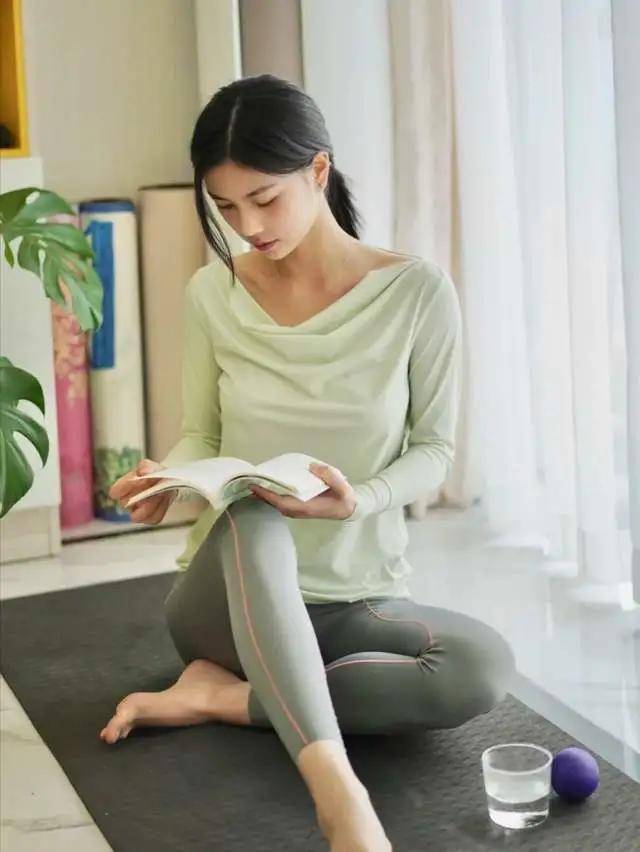 配饰越老越迷人的女人,大多数都有这五个习惯,优雅气质让人羡慕