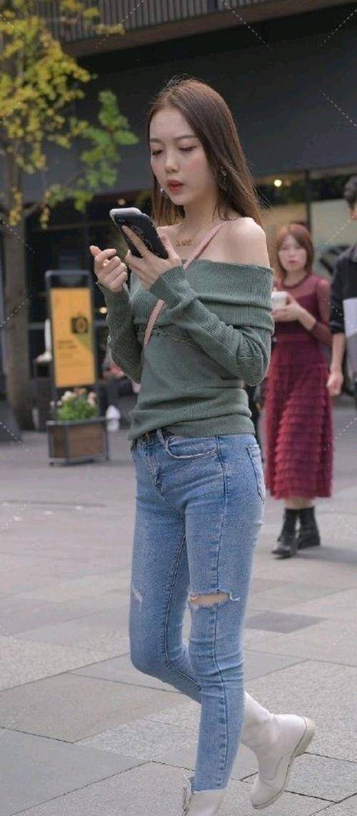 视觉 “微胖”的打底裤女神,选择合身的裙型,走在街头