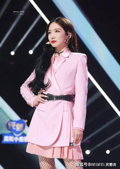 黑色 孟美岐最爱穿西装？驾驭能力太强，轻松穿出女王范