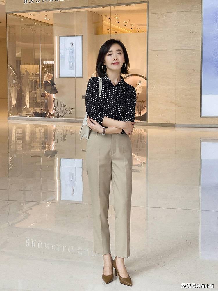 感觉 奔三奔四的女人,建议多穿“高腰裤”,好看的款式和版型都选好了