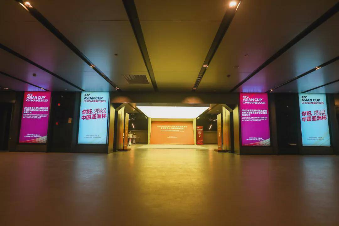 中国亚洲杯首座专业足球场——上海浦东足球场揭幕,一睹实景图