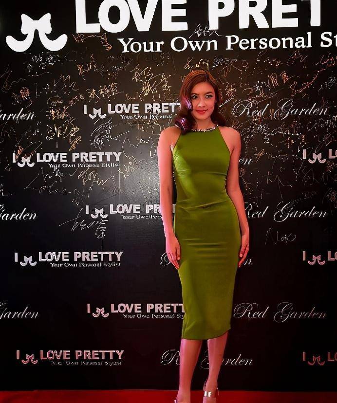 健美 黎明前妻身材好健美，穿修身连体裤的乐基儿，这丰满身材惹人关注