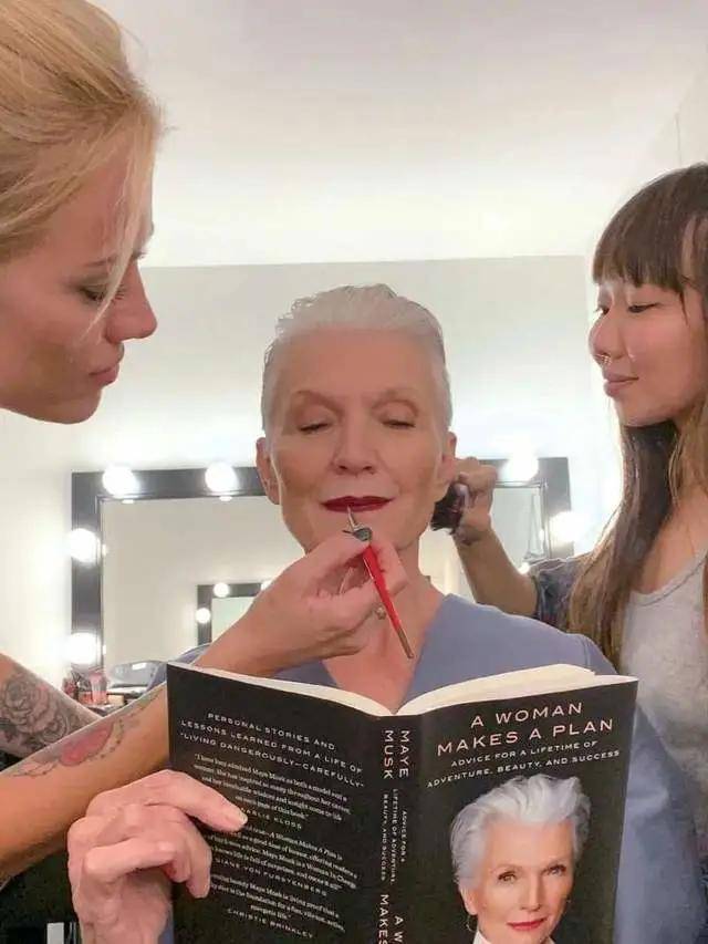 配饰越老越迷人的女人,大多数都有这五个习惯,优雅气质让人羡慕