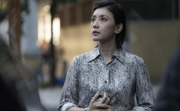 小静|《瀑布》:母爱的担忧如潮水,该如何避免它淹没一切?