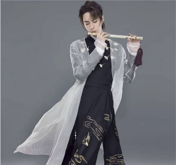 朱正廷 朱正廷穿汉服，罗云熙穿汉服，蔡徐坤穿汉服，看到千玺：油墨画里走出来的！