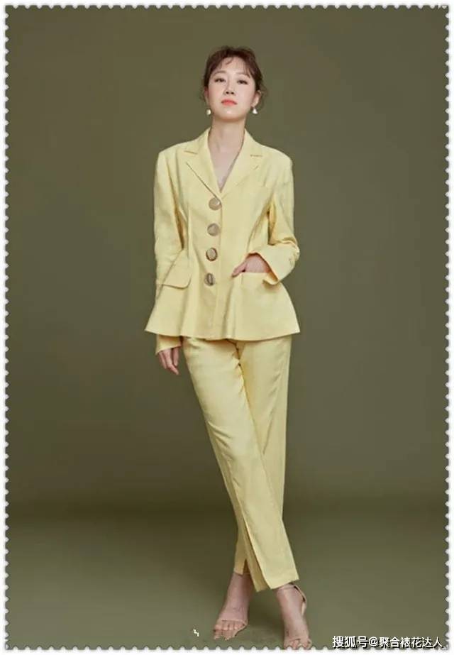 设计 40岁的女人穿衣别老一套！学会这3个穿搭技巧，你会美出新高度