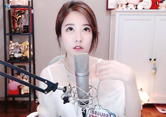 因为|冯提莫想从网红变明星，最后跌落神坛，“丢了西瓜也丢了芝麻”