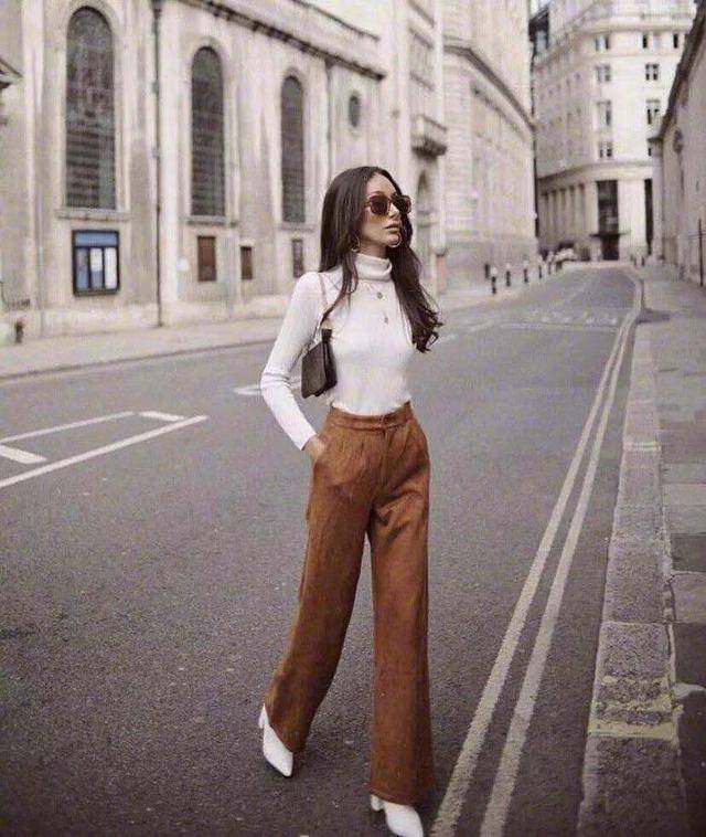 毛衣 今年想要时髦有范，穿出精致的脸庞，不妨选择烟管领毛衣