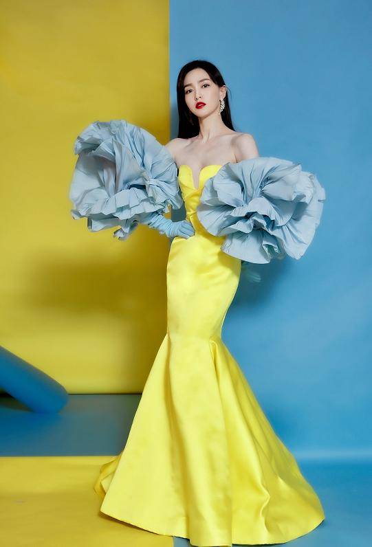 黑色 唐嫣身材好到任性穿,黄色连衣裙温婉大气,蓝色手套浮夸又高调