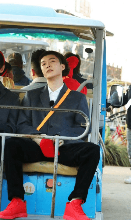 杨洋范|《青春环游记3》合照首曝光，嘉宾画风各不同，杨洋范丞丞状态好