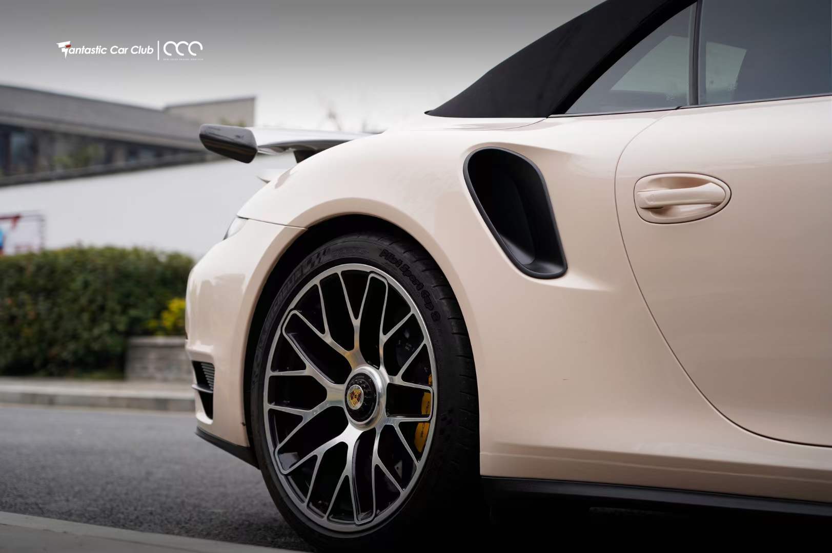 保时捷汽车漫彩改色膜超亮pet沙漠黄