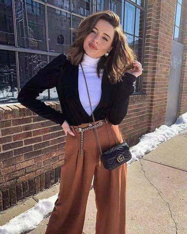 毛衣 今年想要时髦有范,穿出精致的脸庞,不妨选择烟管领毛衣