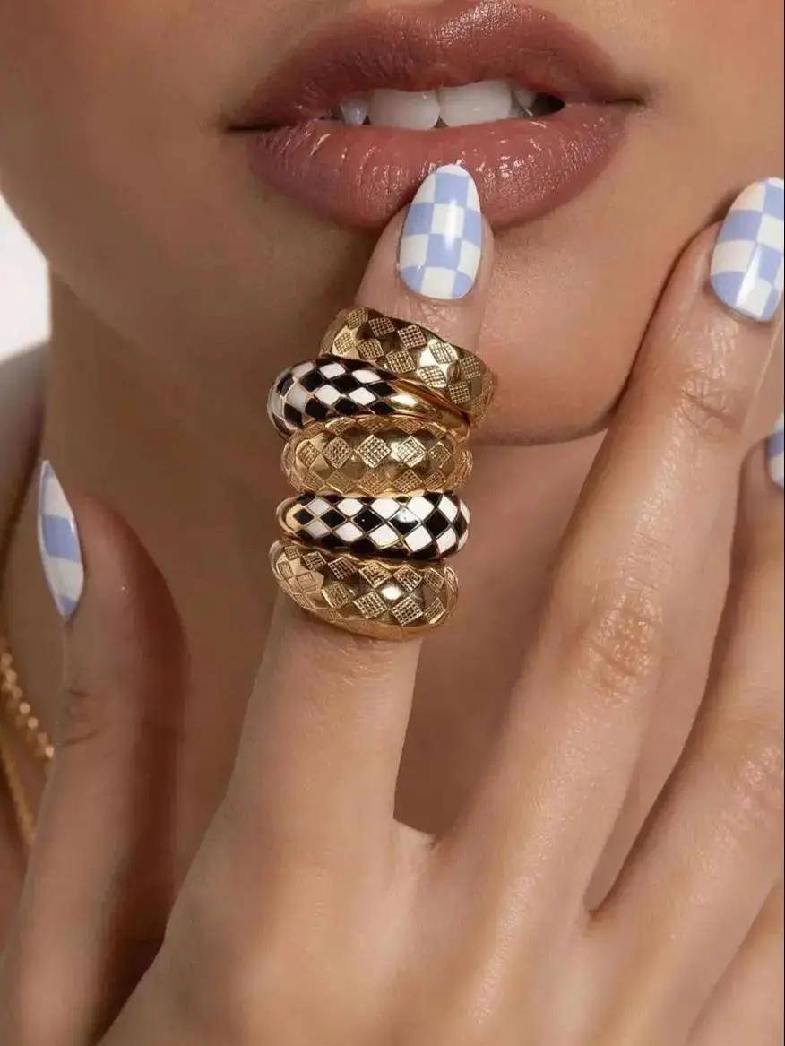 白女士 时尚圈都要被它“格式化”？女明星大型撞衫现场！