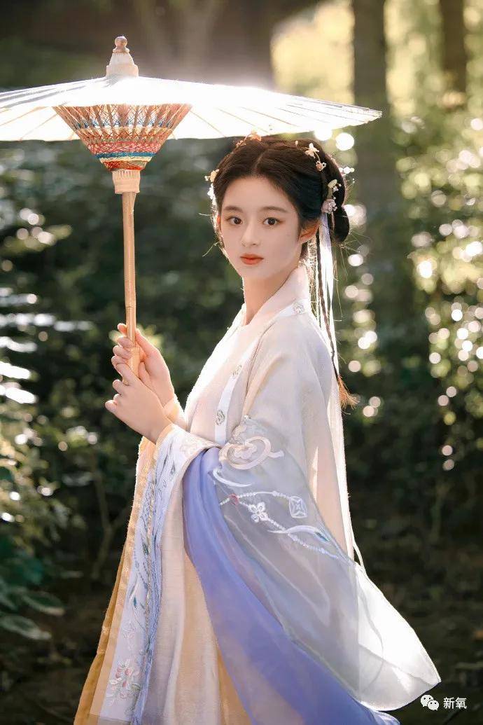 仙女姐姐高糊也挡不住刘亦菲这绝美氛围啊！而且还后继有人了…