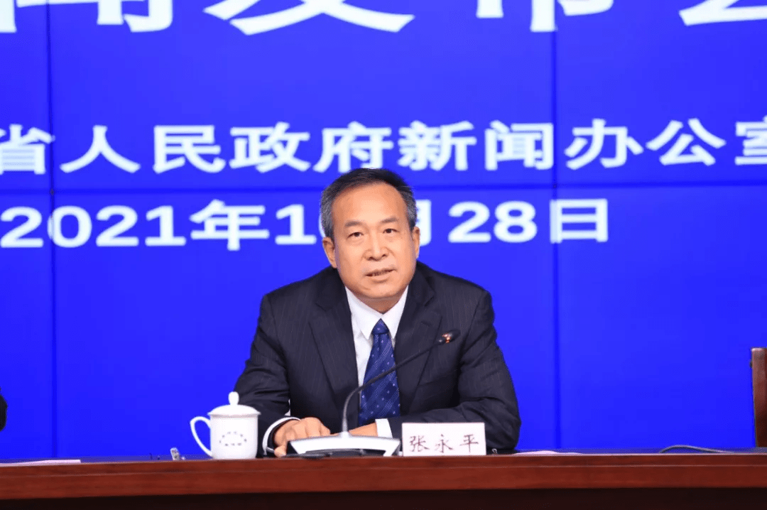 重点民生工作推进情况"新闻发布会,省人社厅二级巡视员张永平致发布辞