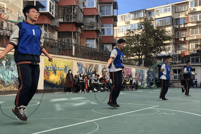 北京市徐悲鸿中学秋季体育节简报