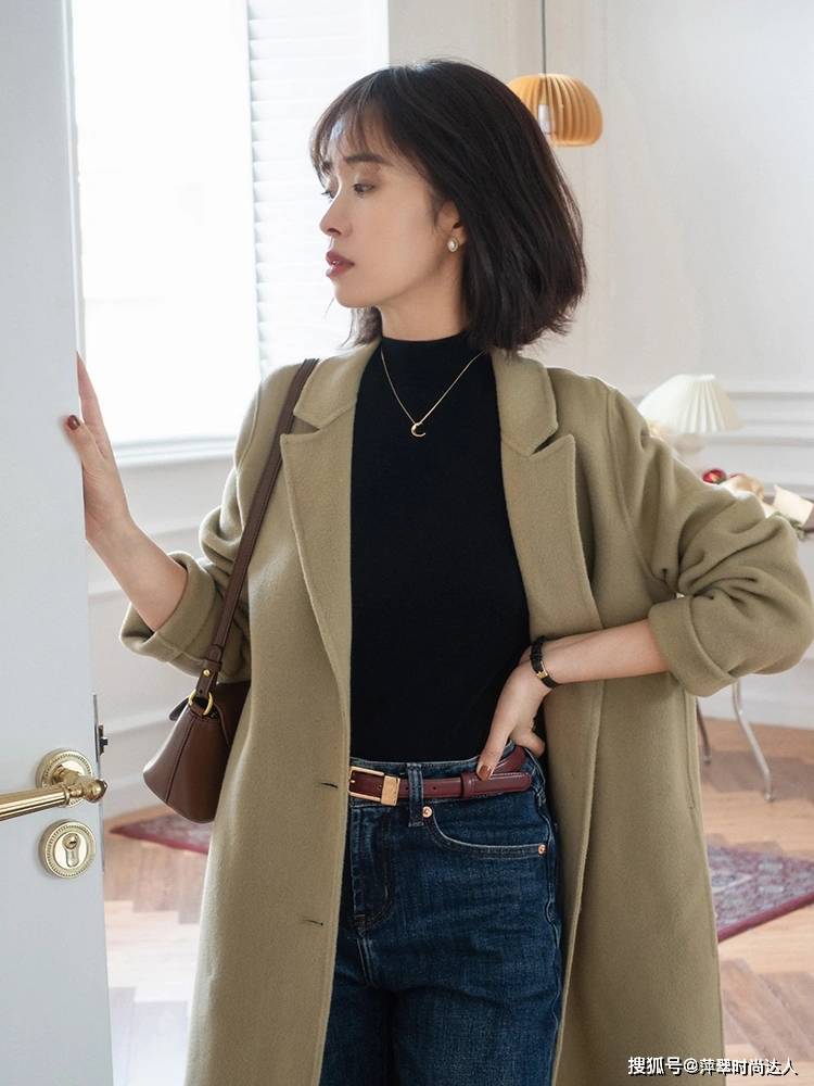 帆布鞋 今年多穿“大衣”,内搭毛衣牛仔裤,下搭帆布鞋、靴子时髦高级