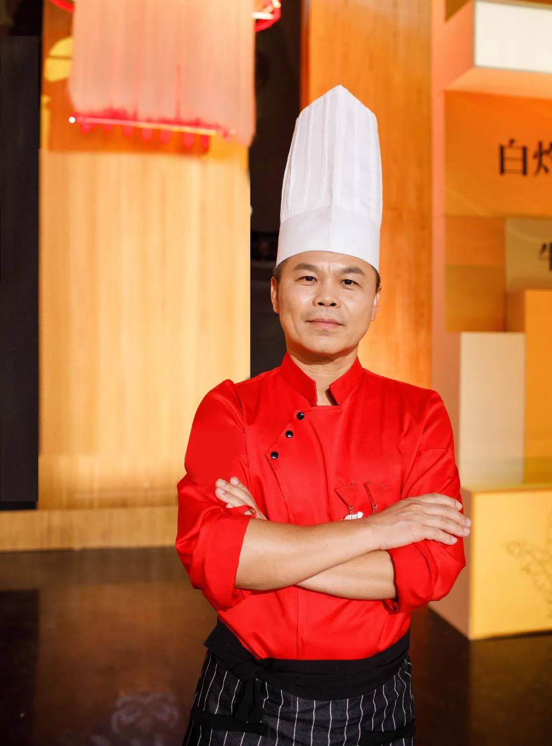 贺喜 | 御唐府—高飞大师被评定为五星级粤菜师傅名厨!