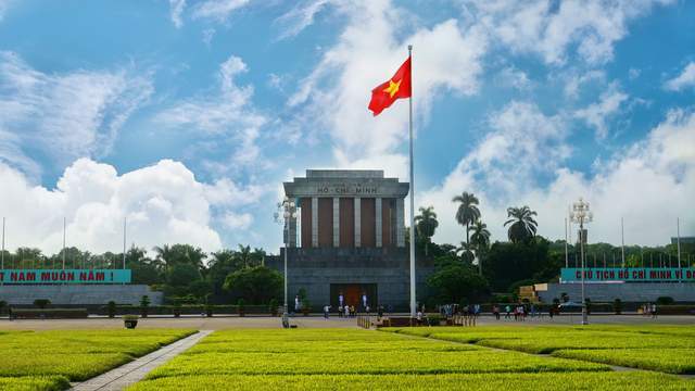 越南香火鼎盛的寺庙，供奉的神像数不胜数，最灵验的是求子