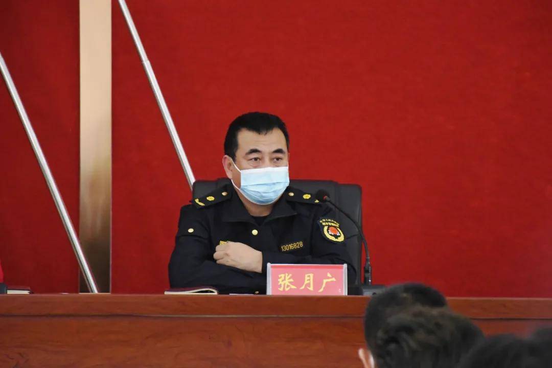 会上,副市长张金龙强调,各有关部门要将供暖工作摆在当前和今后一个