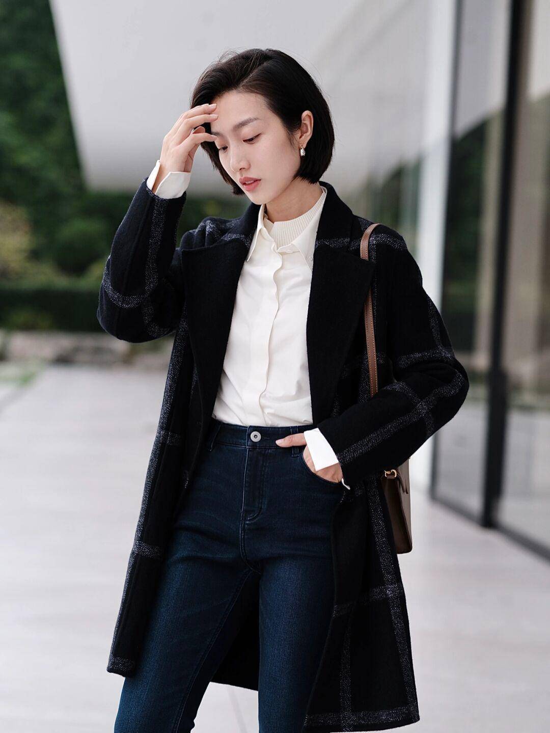 长度 秋冬季保暖衣别乱选,穿这几套大衣和羽绒服就够了,减龄又时尚