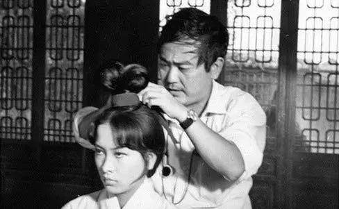 徐枫|徐枫:5岁丧父,16岁从影,前夫狂赌,一手烂牌硬是打得熠熠生辉