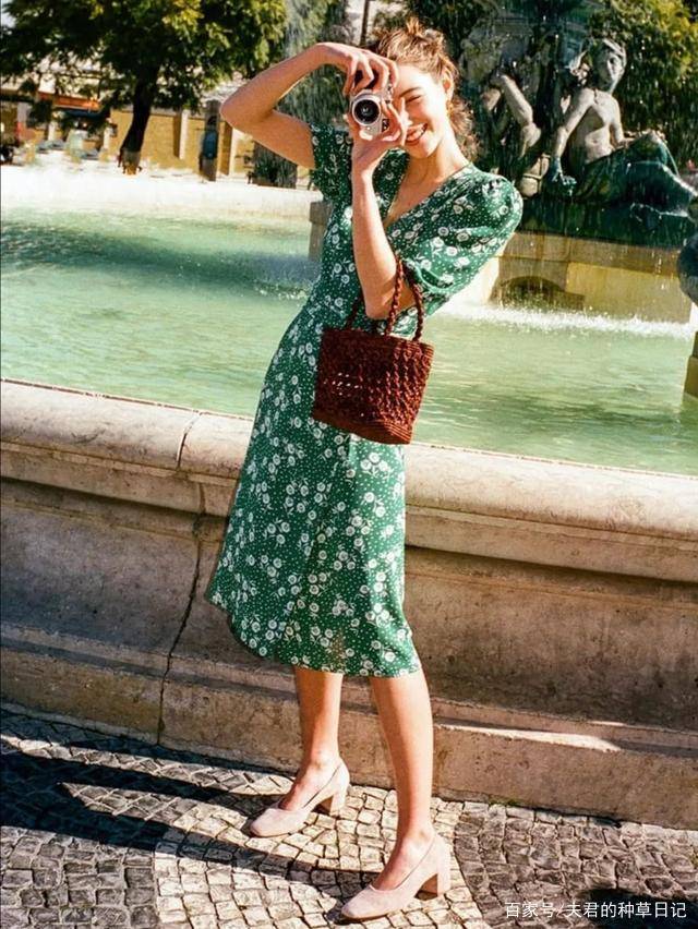 视觉 高跟鞋失宠了,今年流行这双“奶奶鞋”,搭阔腿裤,时髦还显瘦