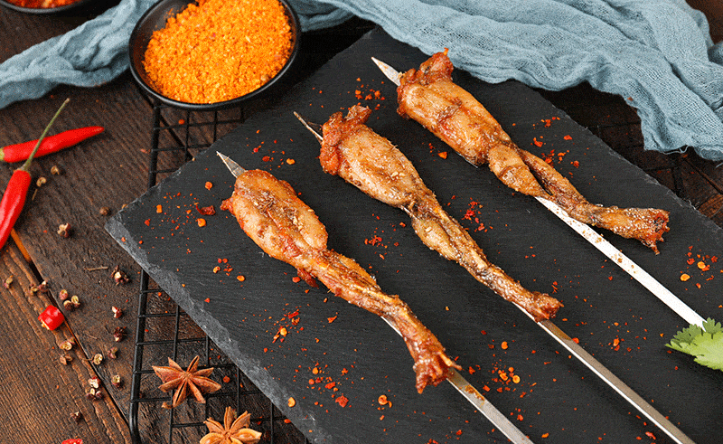 哇喔!鲜嫩爽滑的梁山秘制牛蛙腿来喽!