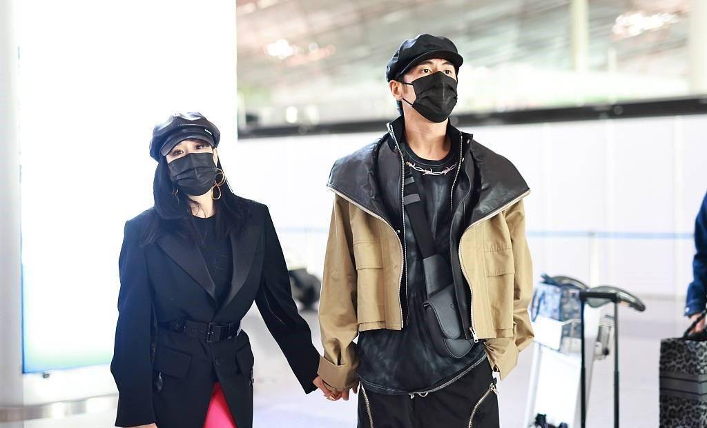 or 钟丽缇品味真别致，用西装混搭粉色健身裤，意外高级又洋气