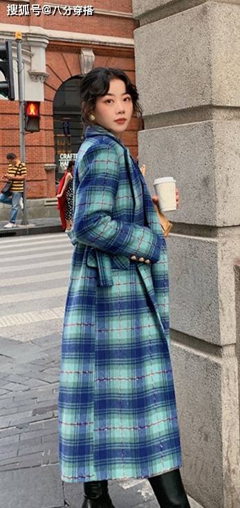 个性 今年的博主终于怕冷，都在穿格纹大衣配靴子，小个子女生也能驾驭