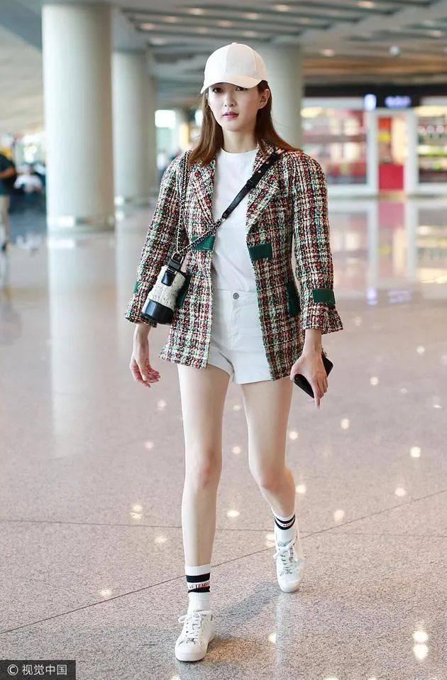 上半身 女星蒋欣瘦成Lisa 2.0？！到底什么情况呀…
