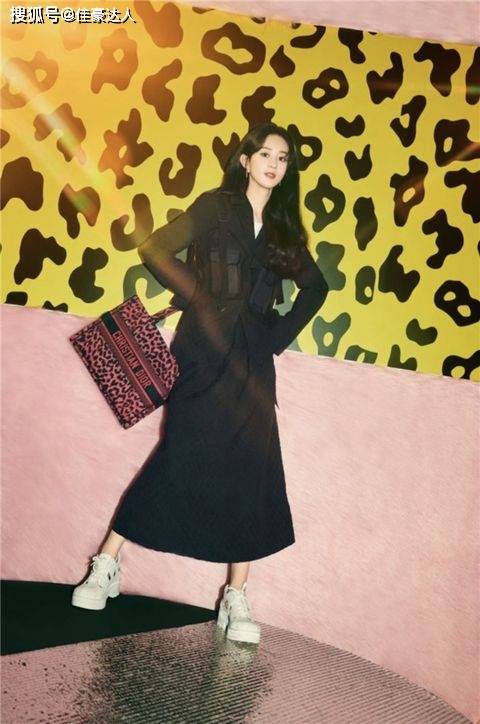 刺绣 赵丽颖倾情演绎活泼鲜明的色彩 展现灵动魅力