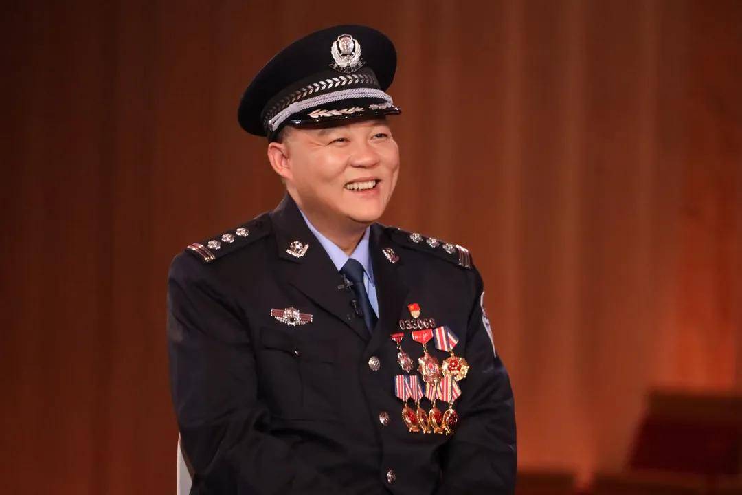 67向你致敬今晚讲述扫黑风暴幕后故事蔡国庆献唱扫黑先锋王德胜感动