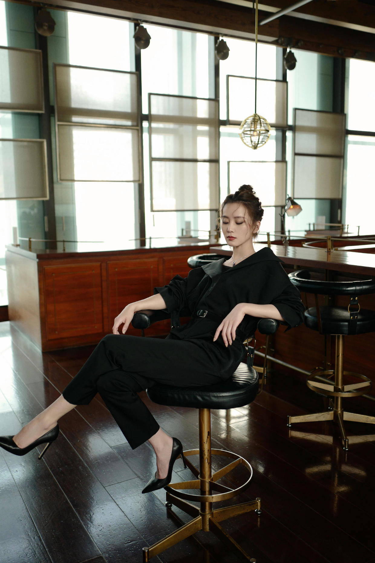 黑色 有一种酷飒叫刘诗诗穿黑色套装，明明很普通，依然被她穿出高级感