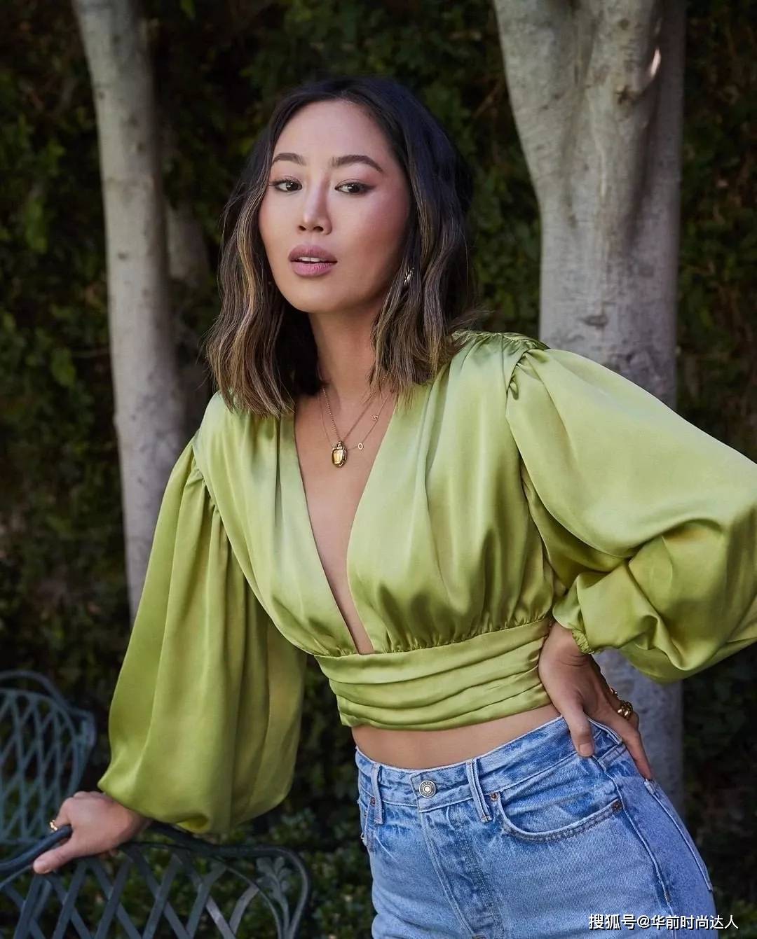 身材 缎面衬衫穿在身上太显高级了，随便搭配就超有气质，女神范儿十足