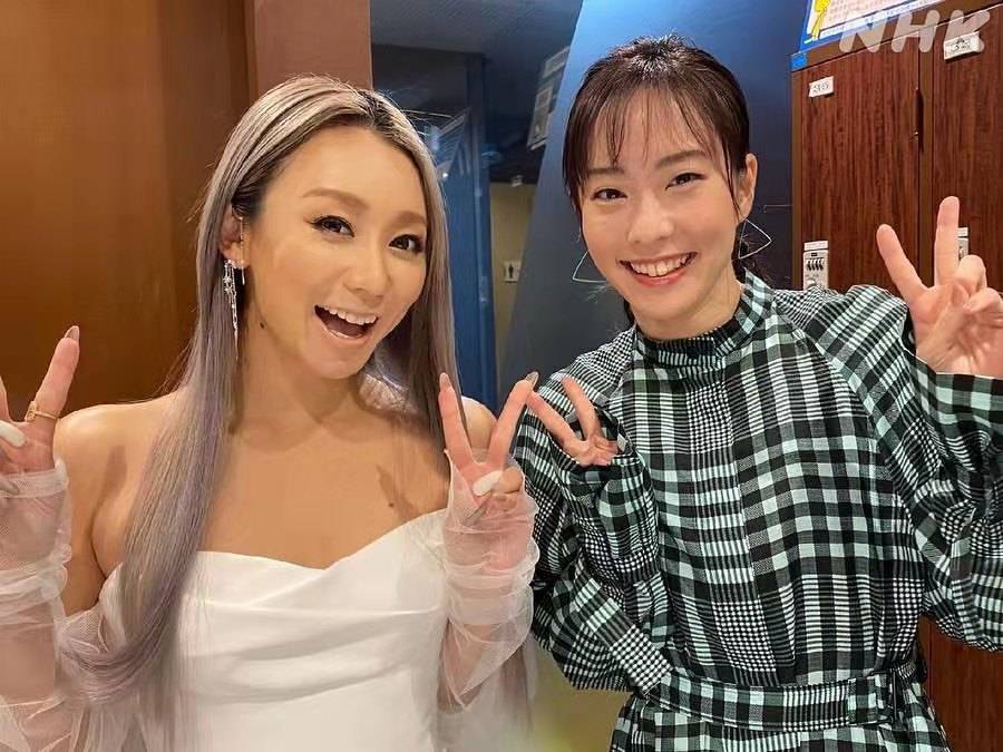 石川佳纯上节目大口品尝啤酒表情萌翻