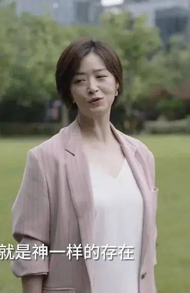 上半身 女星蒋欣瘦成Lisa 2.0？！到底什么情况呀…