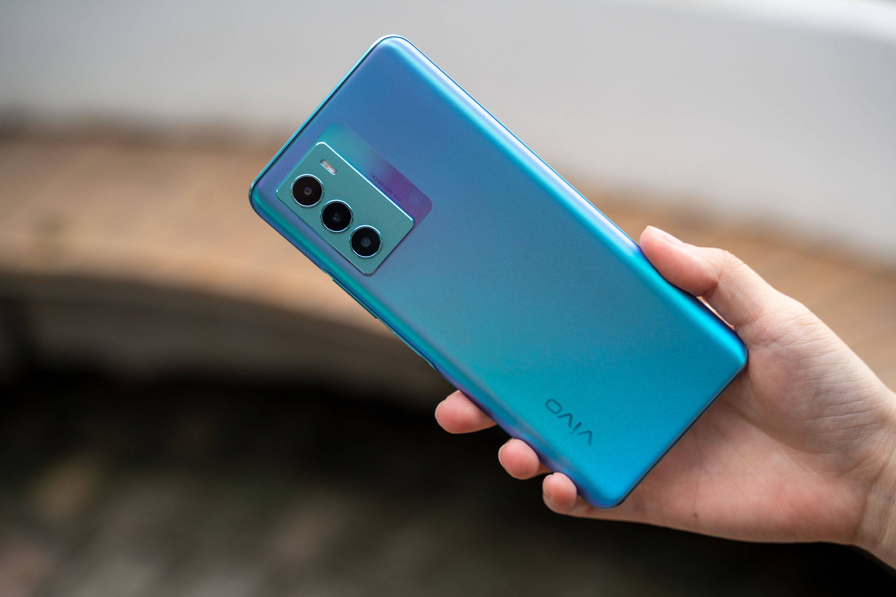 此次vivo t1共推出了三个不同的存储规格,除了8gb 128gb和8gb 256gb
