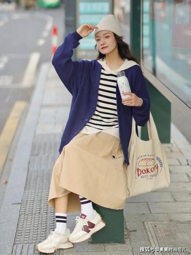 女孩子 小个子女生别再执着于穿过膝靴,今年秋冬这样穿搭,时髦又显高挑