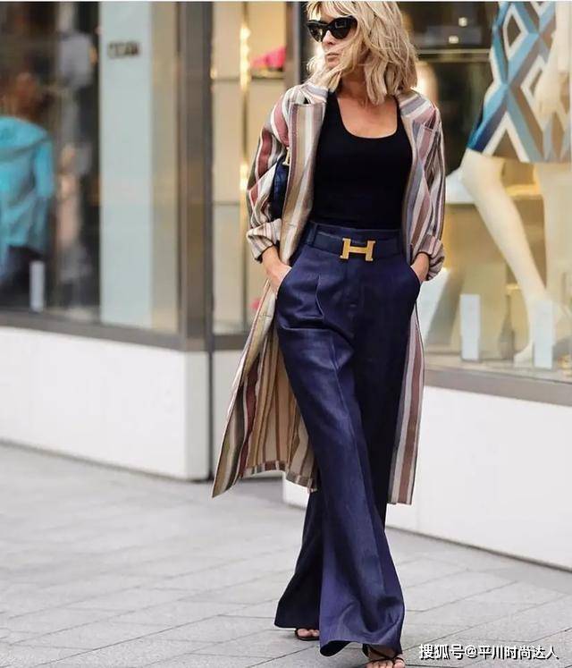 郝蕾 郝蕾在国外真大胆,一身彩色Look素颜现身街头,41岁好真实