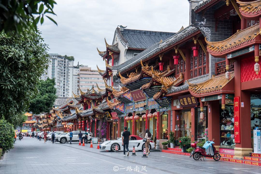 冷清|成都冷清但有特色的古街，建筑物都是仿造的，外地游客知之甚少